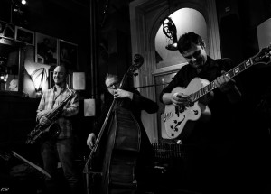 Hans Backenroth New Trio: Klas Toresson, Hans and Erik Söderlind at Glenn Miller Café/Stockholm Jazz Festival 2015. Photo: Kenth Wångklev