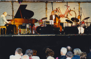 Charlie Norman Trio. Charlie, Hans and Ronnie Gardiner at "Blues i Balders Hage", Håverud 1998. Photo: Sten Andersson